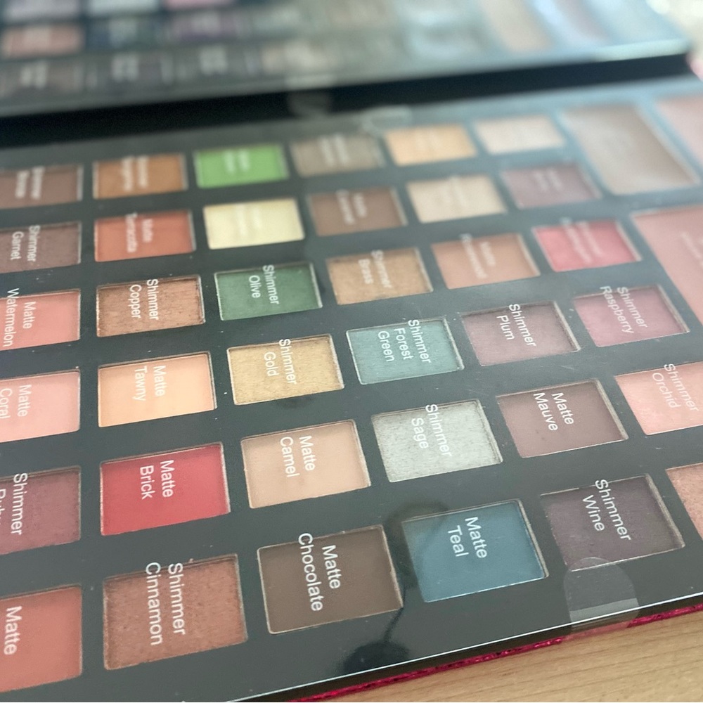 2 Makeup Pallets - Picture 5 of 11